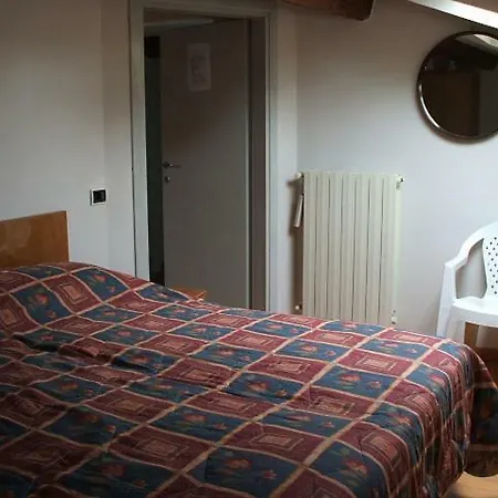 Rosignano Bed And Car بيت ضيافة *